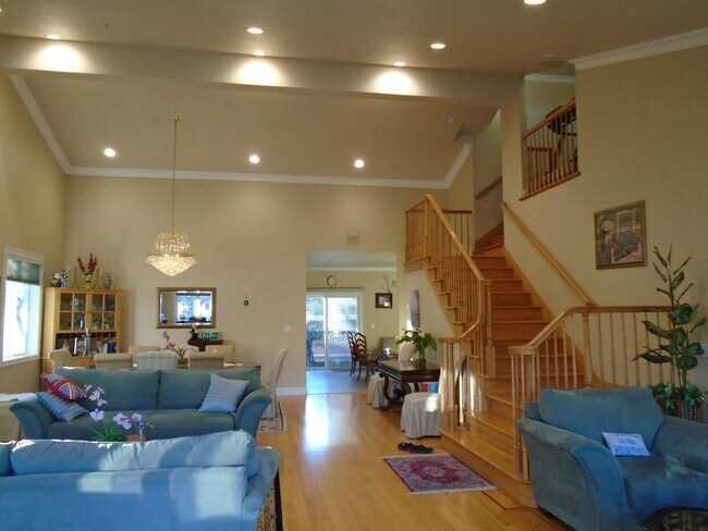 Building Photo - 230 Barton Dr