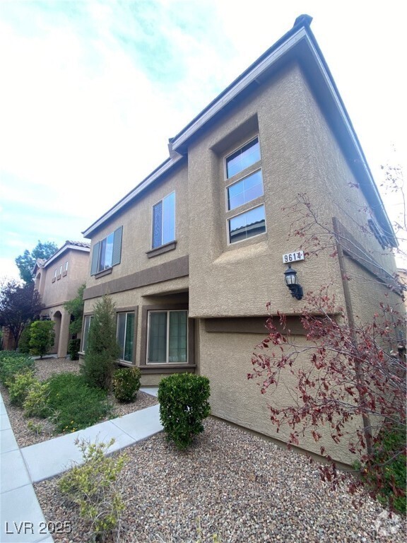 Building Photo - 9614 Vega Carpio Ave
