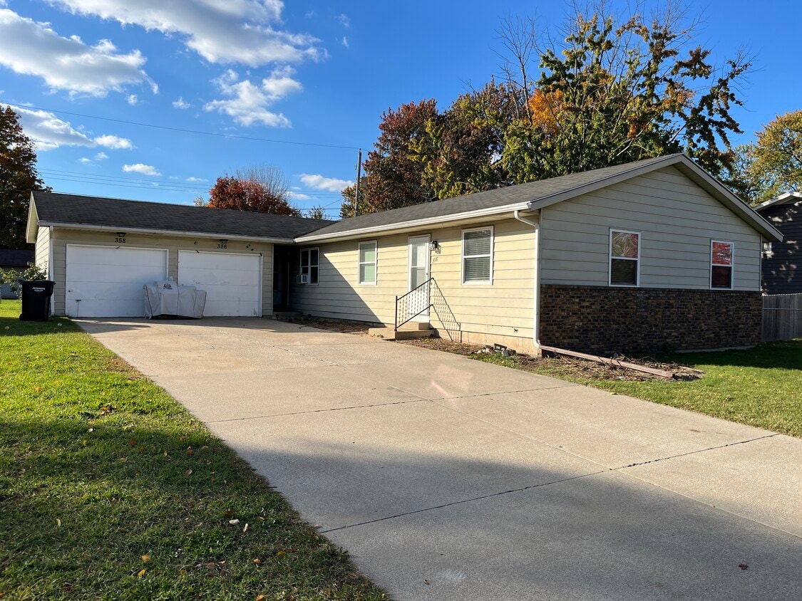 Primary Photo - 358 N Jefferson St