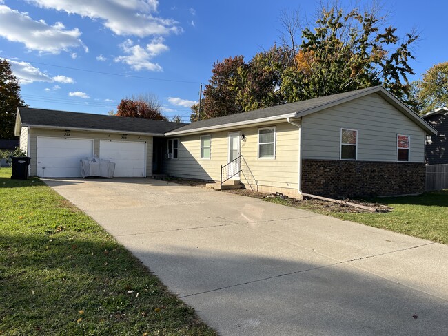 Building Photo - 358 N Jefferson St Building Photo - 358 N Jefferson St