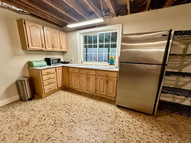 Building Photo - 19 Talcott Mountain Rd