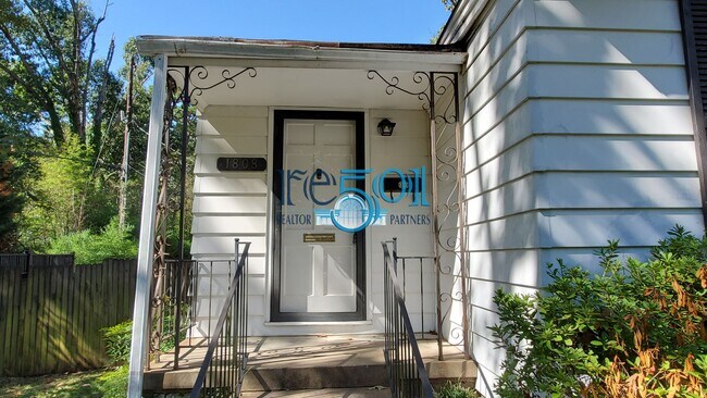 Foto del edificio - Coming Soon! Heights bungalow in GREAT school district awaits you