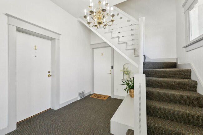 Foto del edificio - 1004 E 200 S