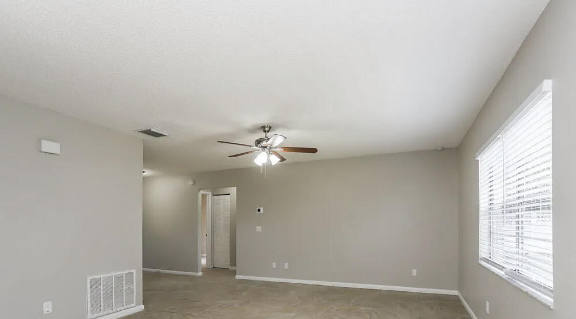 Foto principal - 224 Regal Park Dr