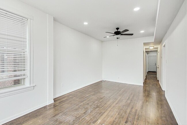 Foto del edificio - 3330 W Hutchinson St