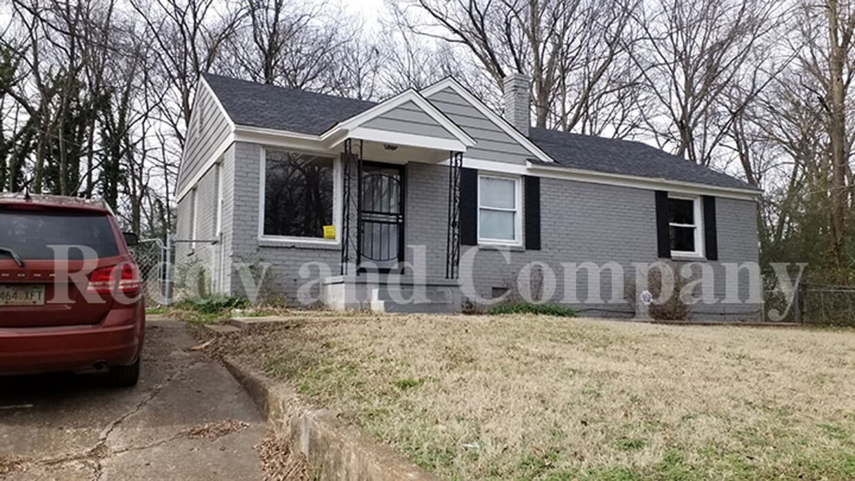 Foto principal - 3159 St Charles Dr