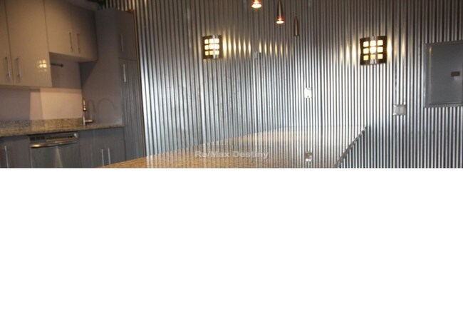 Building Photo - 10 Williams St