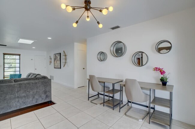 Foto del edificio - 8001 NW 21st St