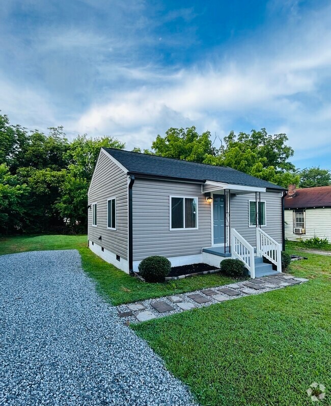 Building Photo - 1308 Leonard Ave