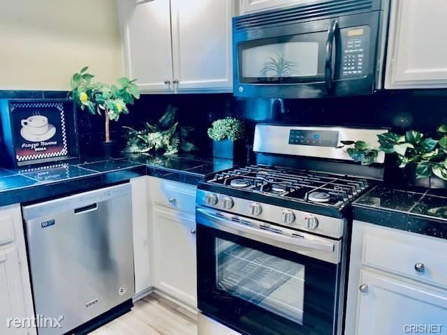 Building Photo - 4 br, 3.5 bath Townhome - 18336 Keswick St