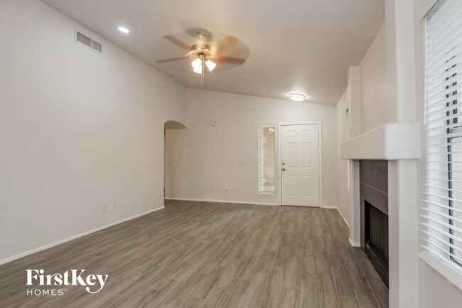 Building Photo - 4605 E Grovers Ave