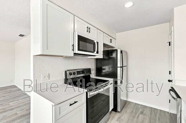 Foto del edificio - 8137 Foxfire Ln