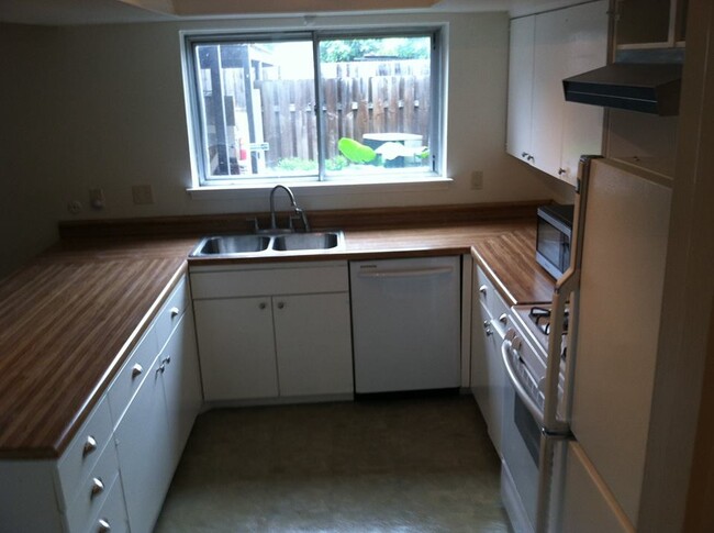 Building Photo - 2360 Triway Ln
