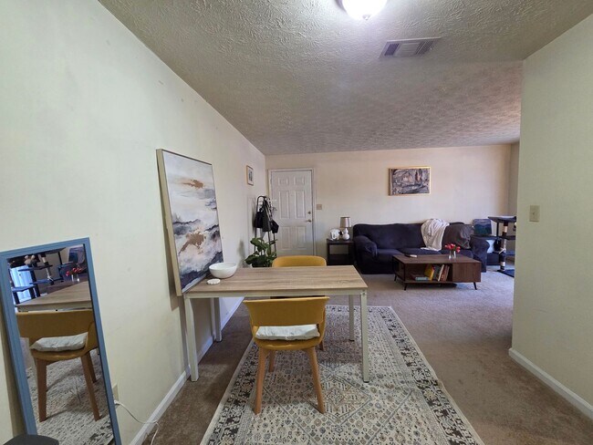 Foto del edificio - Campus View 1 Bedroom Apt. -Walking Distance to UGA!