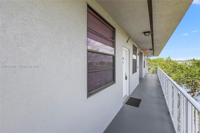 Foto del edificio - 1524 Whitehall Dr