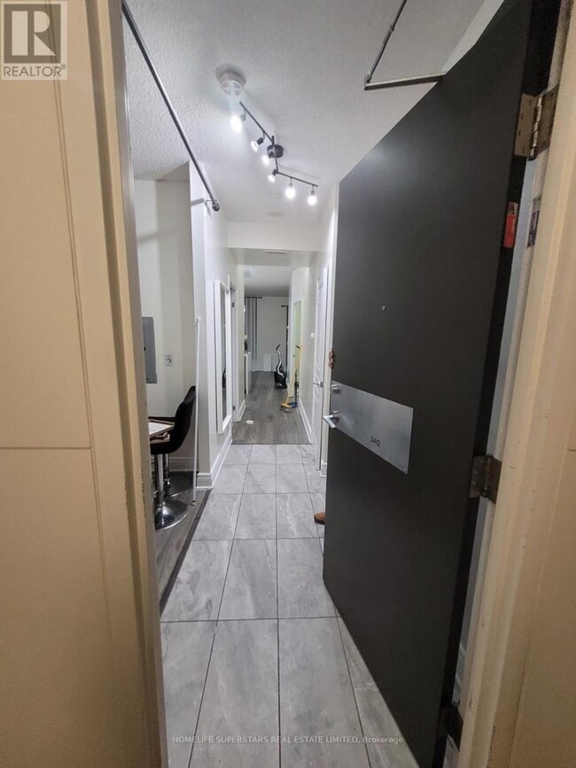 Building Photo - 18 Yonge St