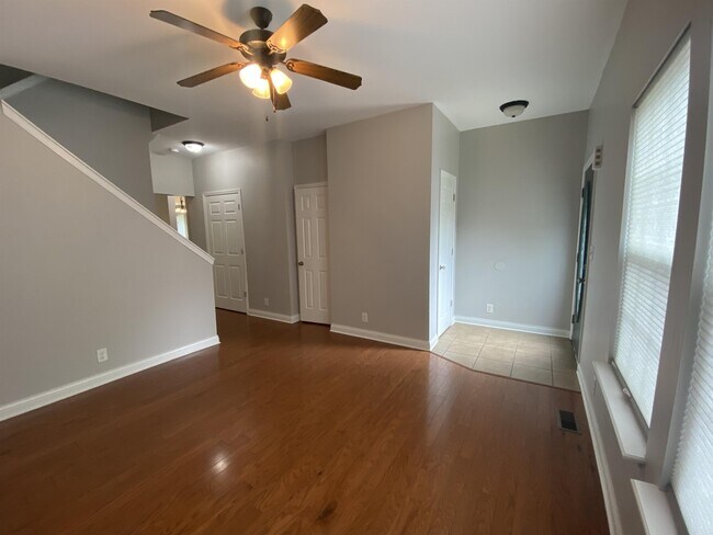 Building Photo - 355 Vineland Pl Dr