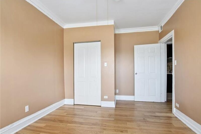 Foto principal - 1142 W 77th St