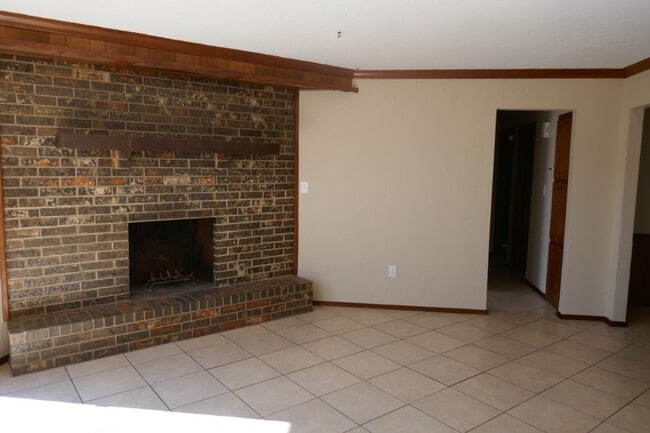 Building Photo - 607 SE 41st St