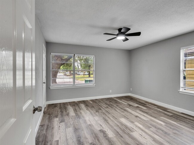 Foto del edificio - 7914 Belbay St