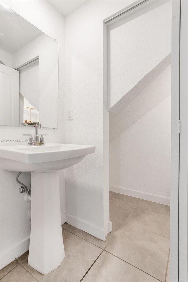 Foto del edificio - 3 bedroom in Miami Gardens FL 33169