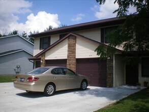 Building Photo - 613 S Park Square Dr