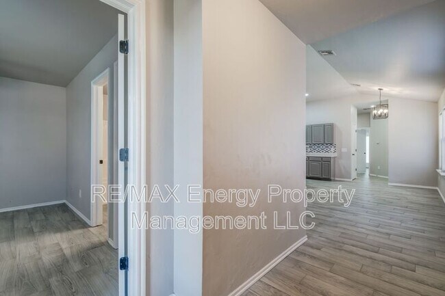 Building Photo - 1324 Commerce Dr