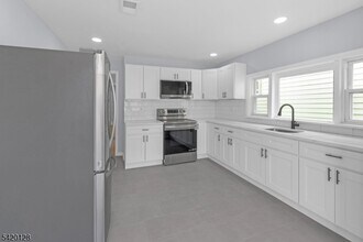 Building Photo - 157 Fairmount Ave