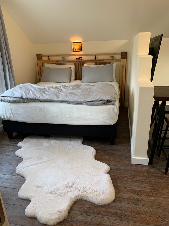 King Platform, Firm - 1460 NW Baltimore Ave