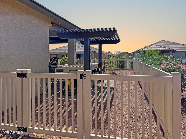 Foto del edificio - 41767 W Sagebrush Ct