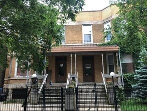 Building Photo - 3545 N Sheffield Ave