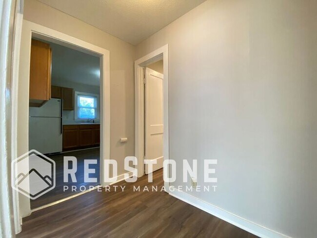 Building Photo - 2 Bedroom, 1 Bath - House