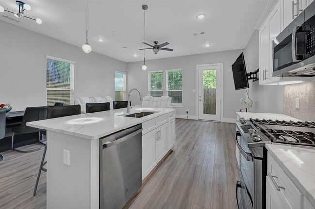 Foto del edificio - 4215 Hardy St