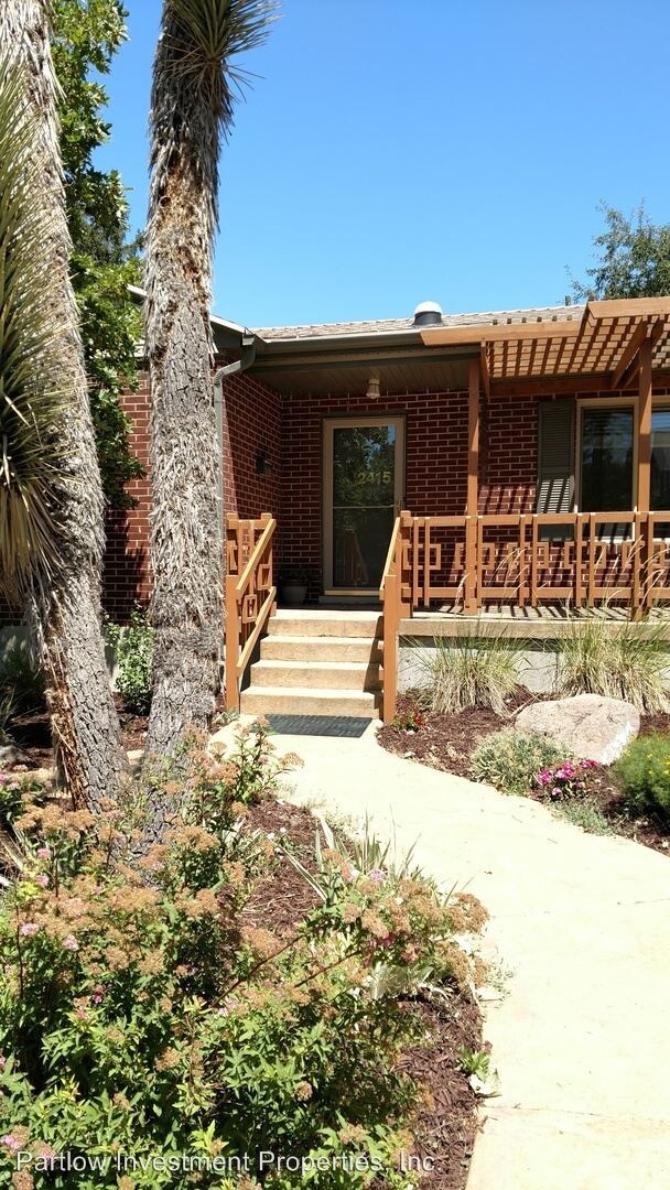 Foto del edificio - 3 br, 2 bath House - 2415 E. Redondo Ave.