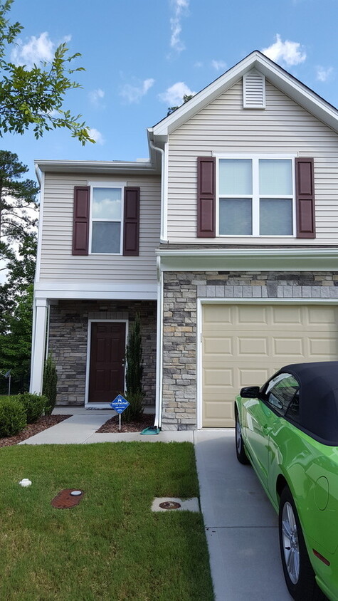 Primary Photo - Wonderful 3BR/2.5BA town home in popular H...