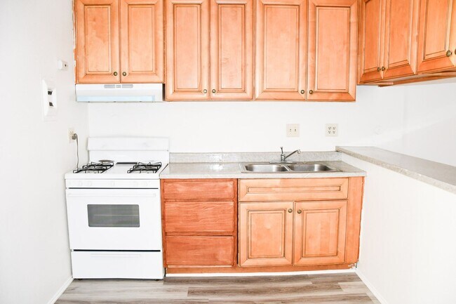 Building Photo - 733 S Fondren St