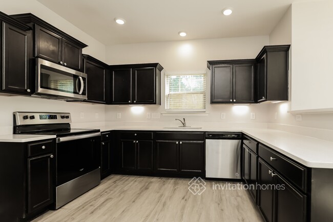 Building Photo - 503 Crooked Creek