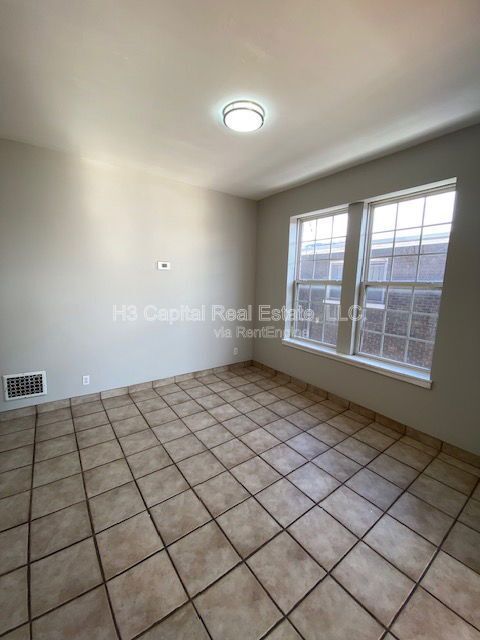 Foto del edificio - 2449 Cleveland Blvd