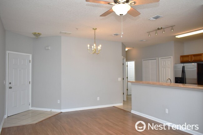 Foto del edificio - Two Bedroom Condo in West Jax