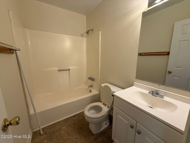 Building Photo - 120 Stallion Dr