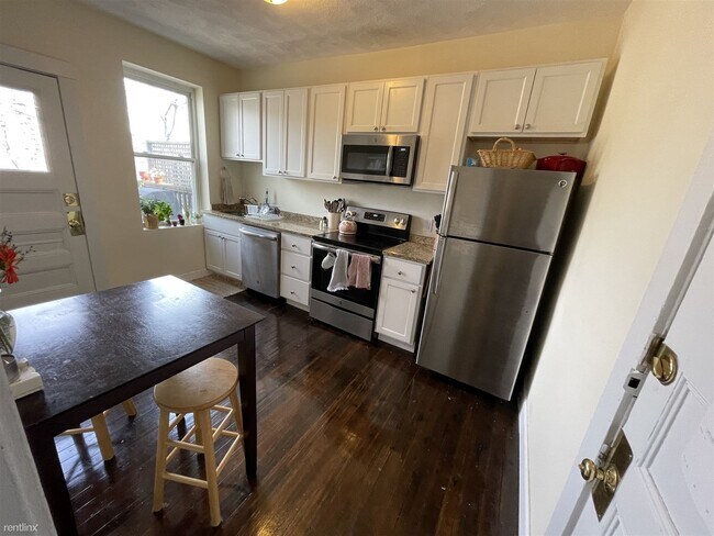 Building Photo - 4 br, 1 bath House - 84 University Rd 2