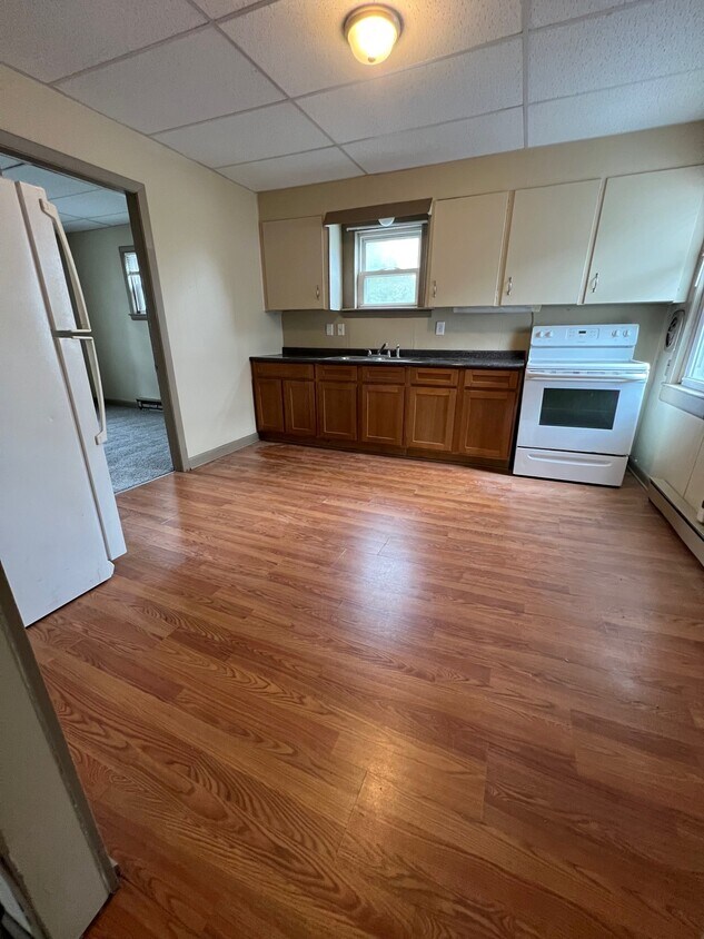 Kitchen - 3335 Mendon Rd