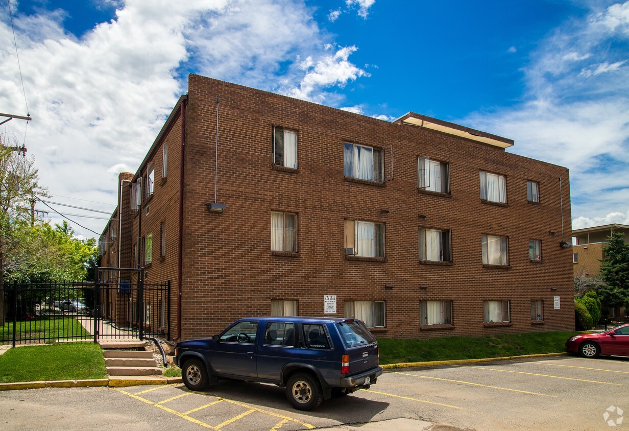 Building Photo - Queen Elizabeth Apartments