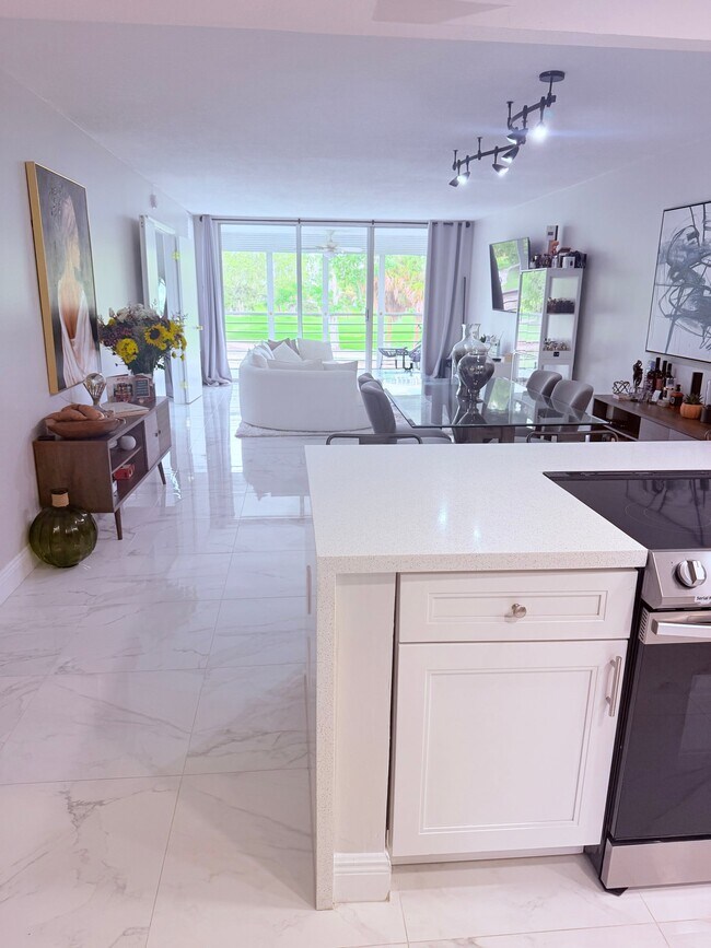 Foto del edificio - 545 Oaks Ln