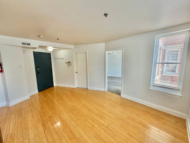 Foto del edificio - Great 1 bed 1 bath in Eckington/Bloomingdale at the Madison Condominiums