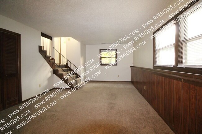 Foto del edificio - GREAT LOCATION!! 2 Bedroom, 1 Bath Duplex ...