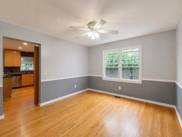 Foto del edificio - 6582 Tealwood Rd