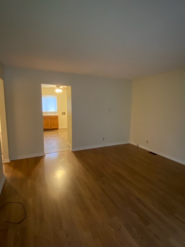 Foto principal - 103 N Beach Dr