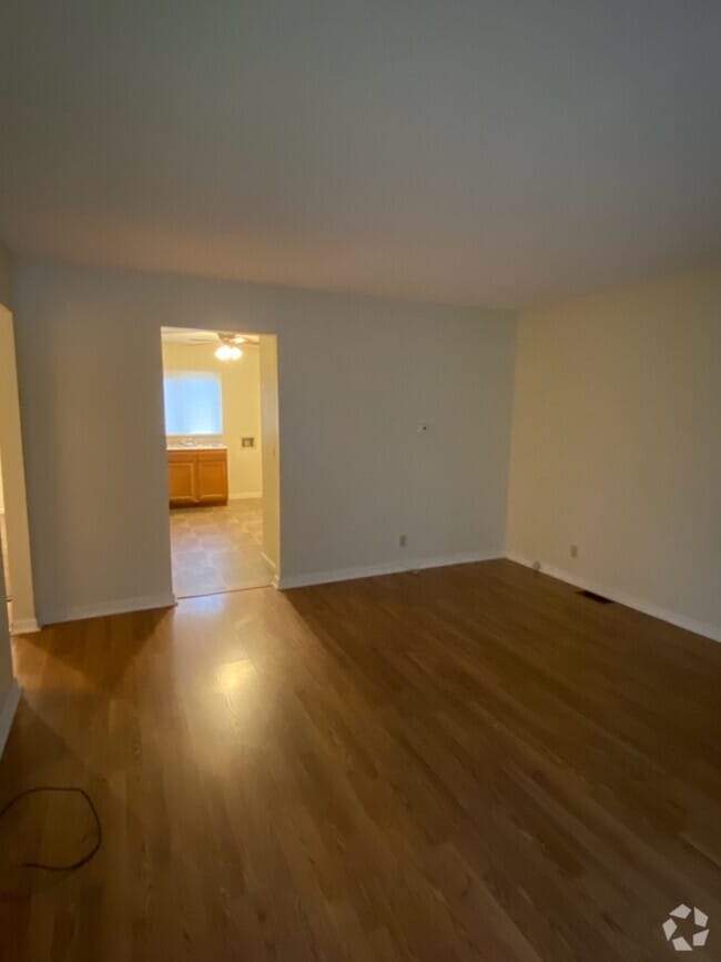 Building Photo - 103 N Beach Dr
