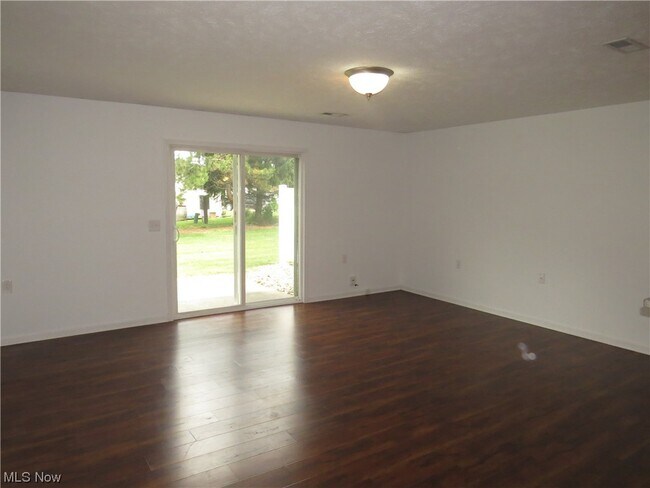 Building Photo - 1741 Blase Nemeth Rd